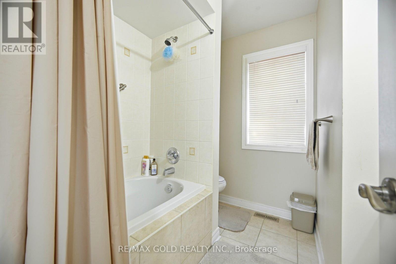 27 Frostbite Lane, Brampton, Ontario  L6R 3L8 - Photo 32 - W12803414