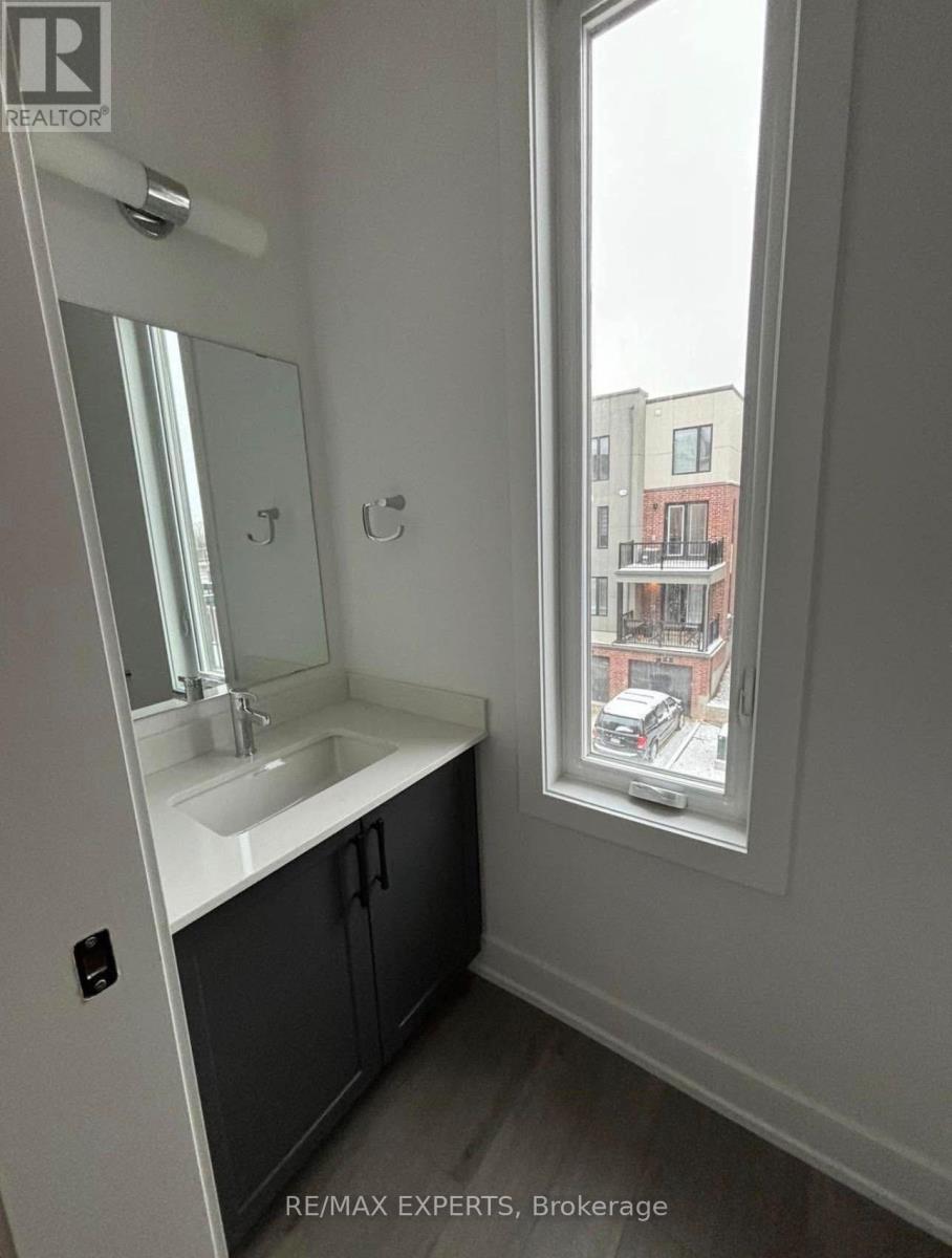 32 - 99 Roger Street, Waterloo, Ontario  N2J 1A4 - Photo 10 - X12803404