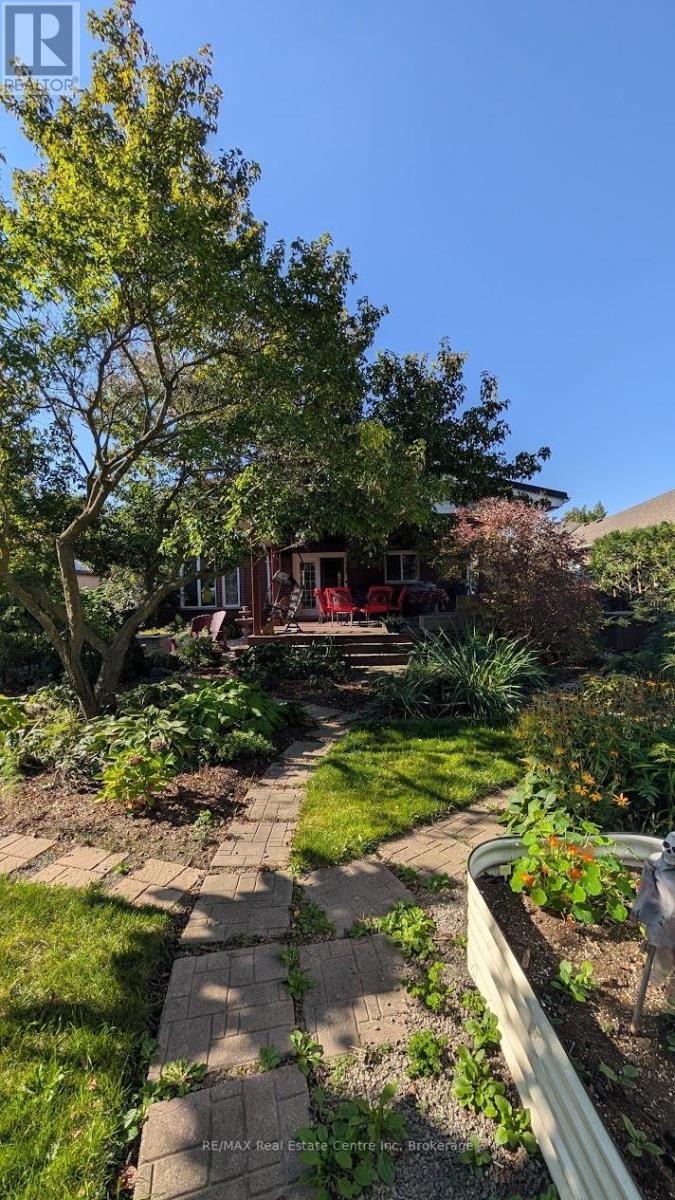 99 Keating Drive, Centre Wellington, Ontario  N0B 1S0 - Photo 3 - X12789374