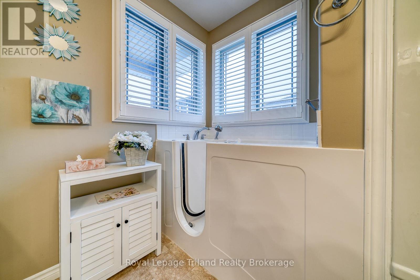 54 - 570 Spitfire Street, Woodstock, Ontario  N4T 0C2 - Photo 12 - X12803474