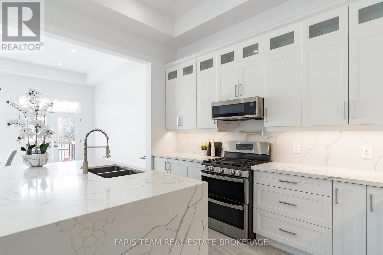 90 Scanlon Avenue, Bradford West Gwillimbury, Ontario  L3Z 1C9 - Photo 7 - N12750516