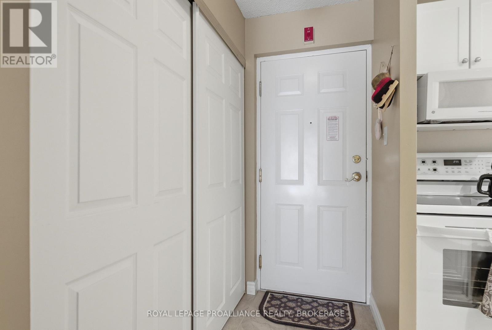 204 - 14 Greenview Drive, Kingston, Ontario  K7M 7T5 - Photo 10 - X12803552