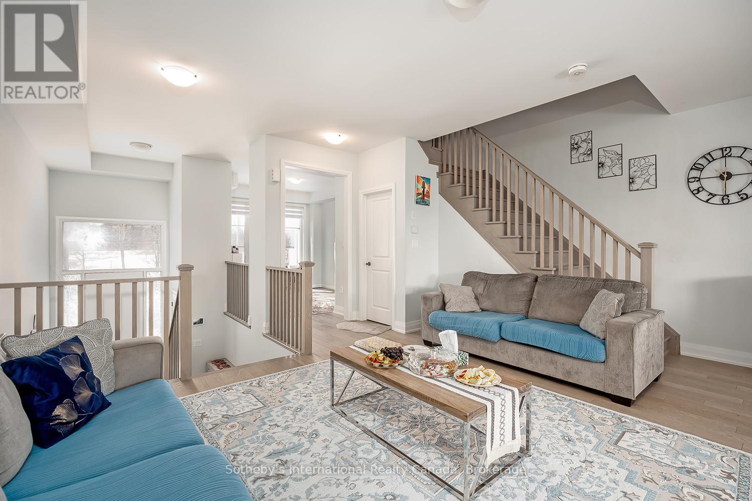 1492 Yellow Rose Circle, Oakville, Ontario  L6M 4G3 - Photo 11 - W12803558