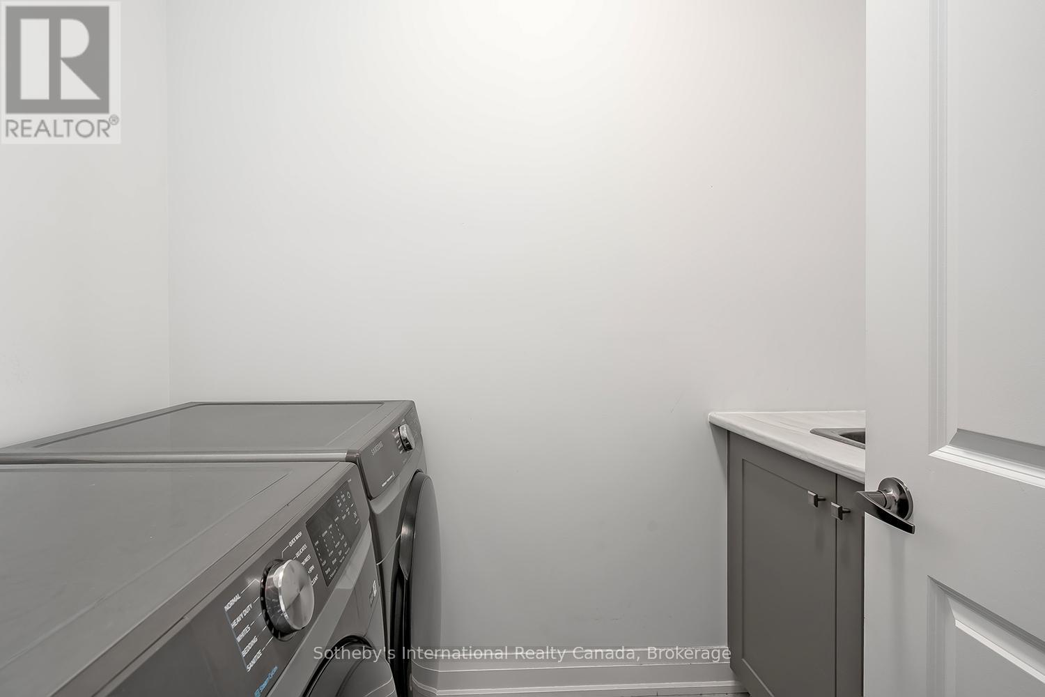 1492 Yellow Rose Circle, Oakville, Ontario  L6M 4G3 - Photo 18 - W12803558