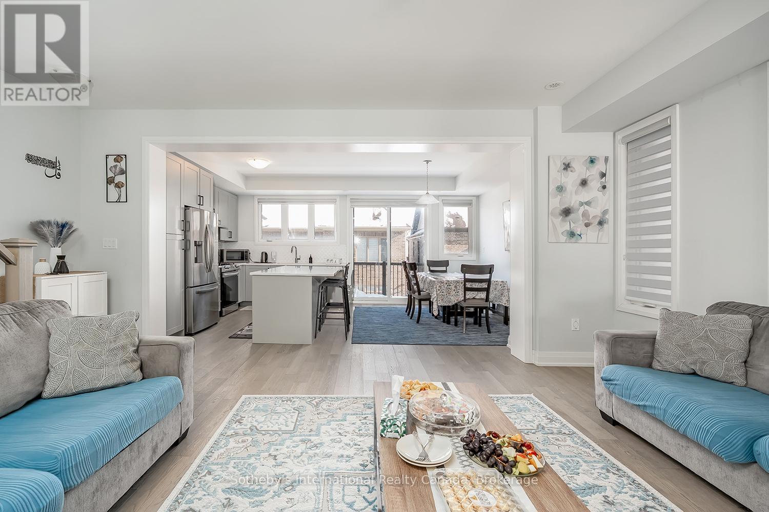 1492 Yellow Rose Circle, Oakville, Ontario  L6M 4G3 - Photo 7 - W12803558