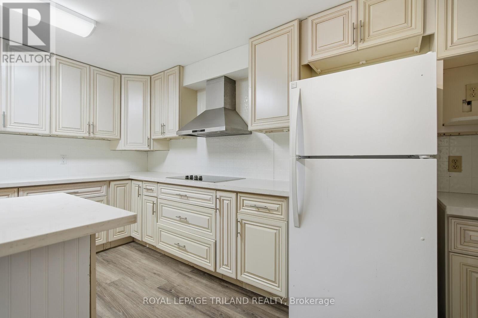 2 - 233 Centennial Avenue, St. Thomas, Ontario  N5R 5B4 - Photo 5 - X12803440