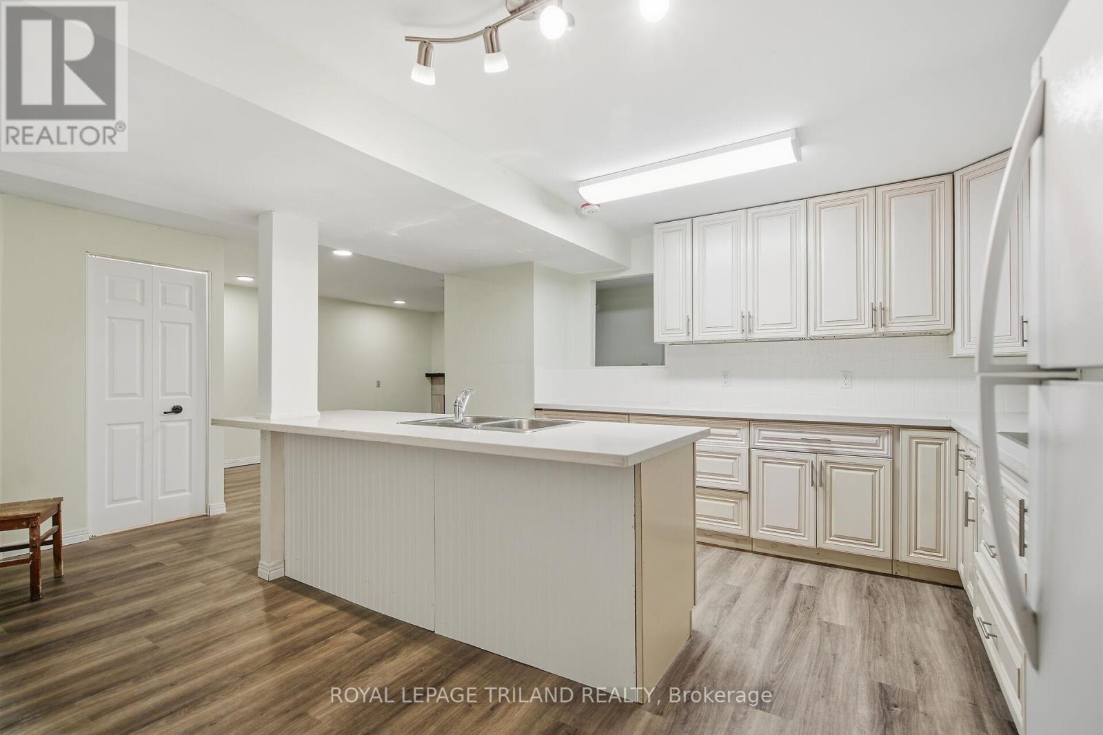 2 - 233 Centennial Avenue, St. Thomas, Ontario  N5R 5B4 - Photo 7 - X12803440