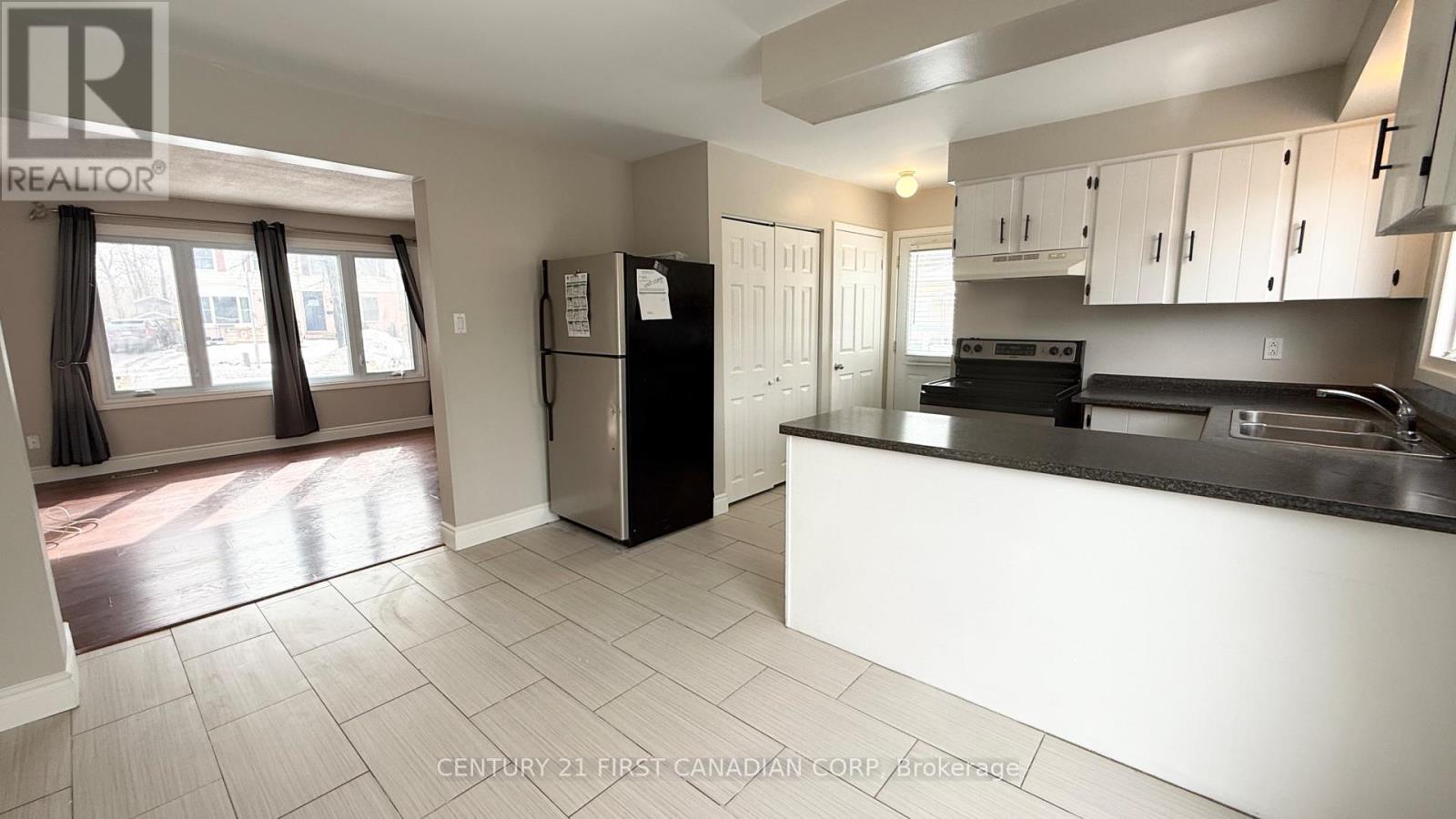 212 Brunswick Crescent, London North, Ontario  N6G 3L2 - Photo 8 - X12803492