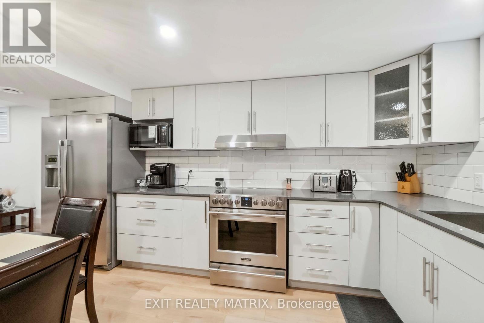 B - 848 Willow Avenue, Ottawa, Ontario  K1E 1C5 - Photo 10 - X12803542