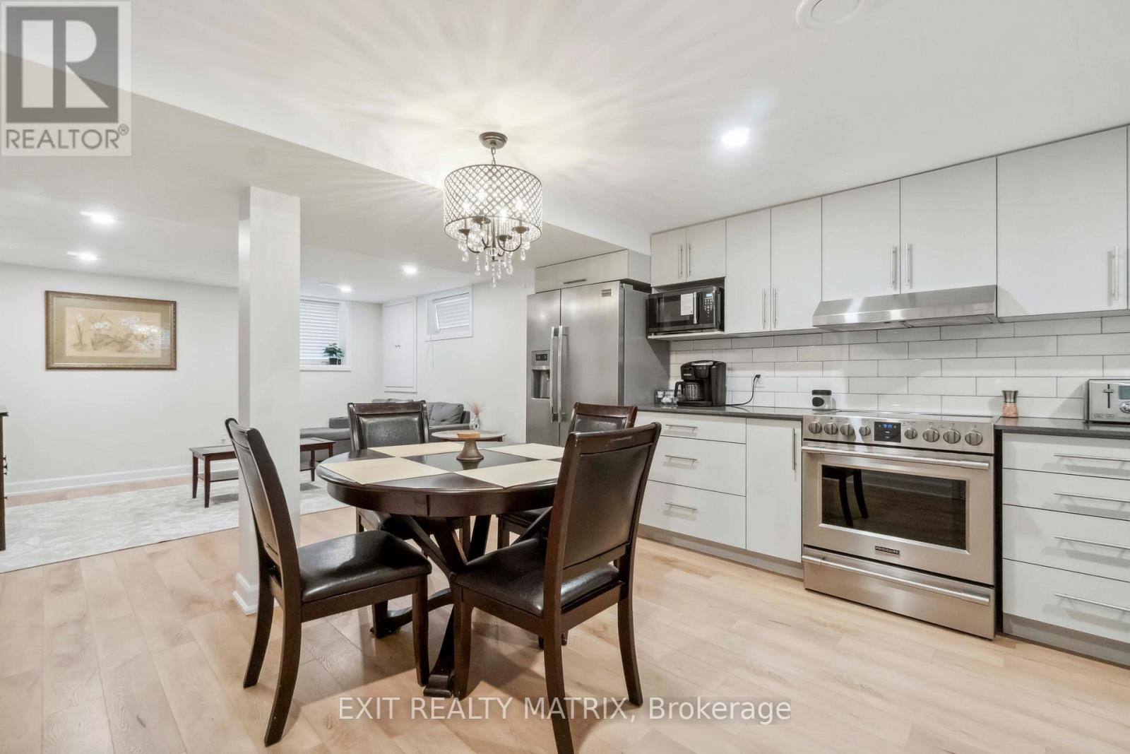 B - 848 Willow Avenue, Ottawa, Ontario  K1E 1C5 - Photo 9 - X12803542