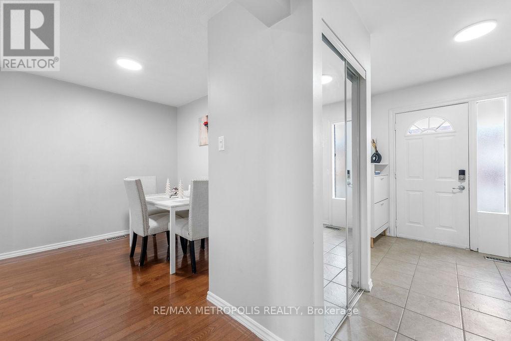 295 Fleetwood Crescent, Brampton, Ontario  L6T 2E7 - Photo 10 - W12802438