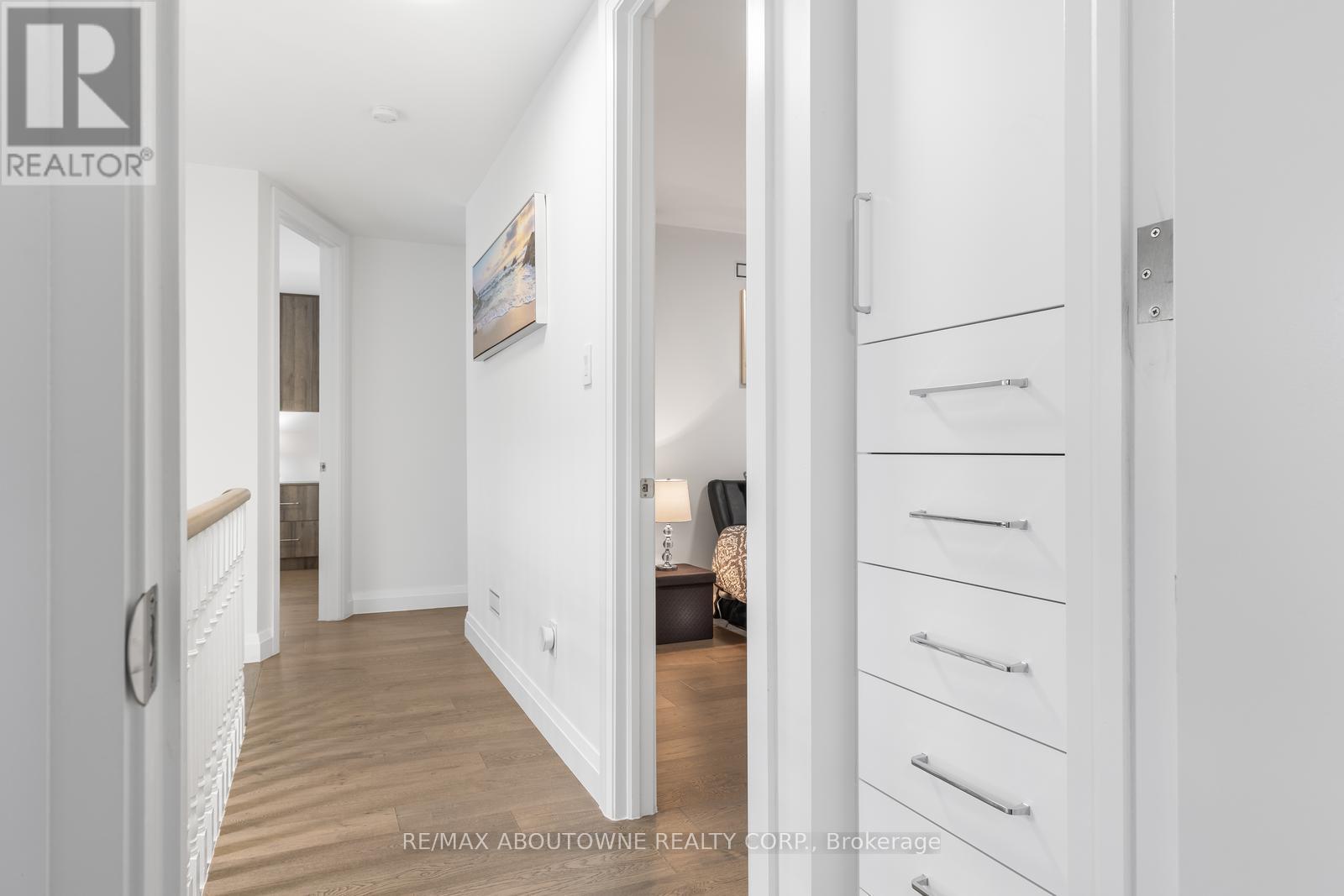 1324 Birchcliff Drive, Oakville, Ontario  L6M 2A4 - Photo 28 - W12802988