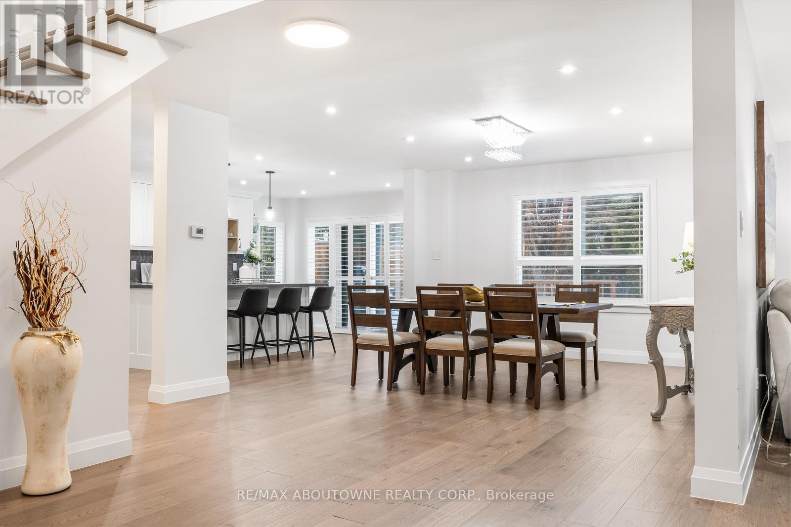 1324 Birchcliff Drive, Oakville, Ontario  L6M 2A4 - Photo 13 - W12802988