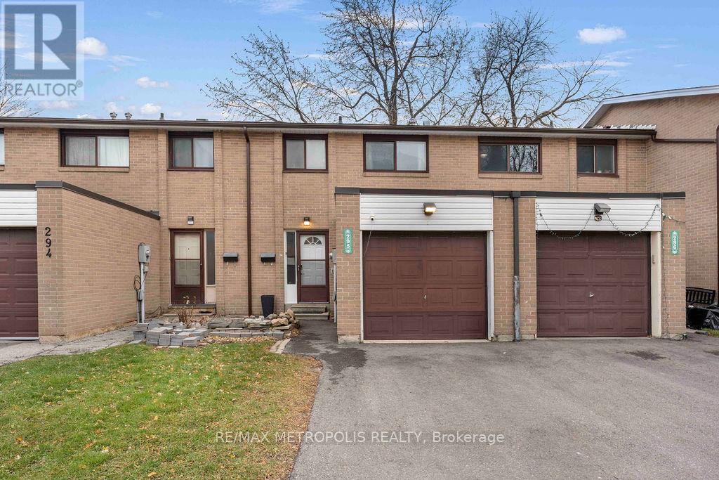 295 Fleetwood Crescent, Brampton, Ontario  L6T 2E7 - Photo 3 - W12802438