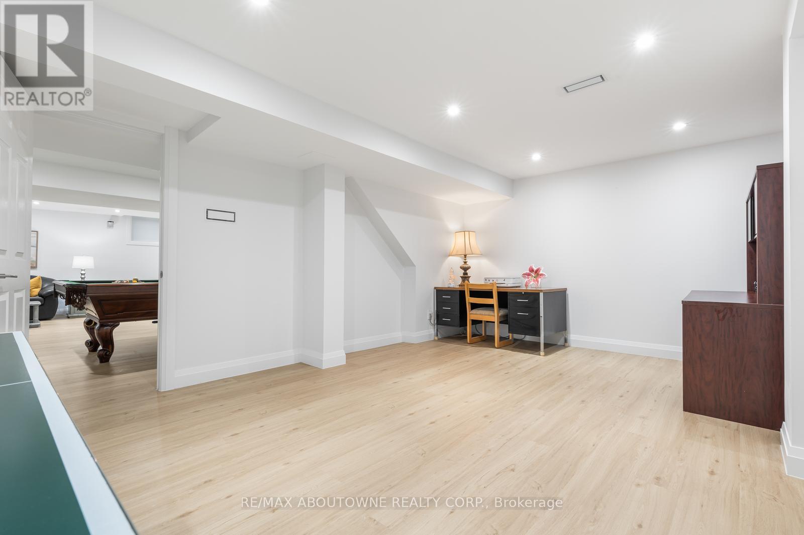 1324 Birchcliff Drive, Oakville, Ontario  L6M 2A4 - Photo 40 - W12802988