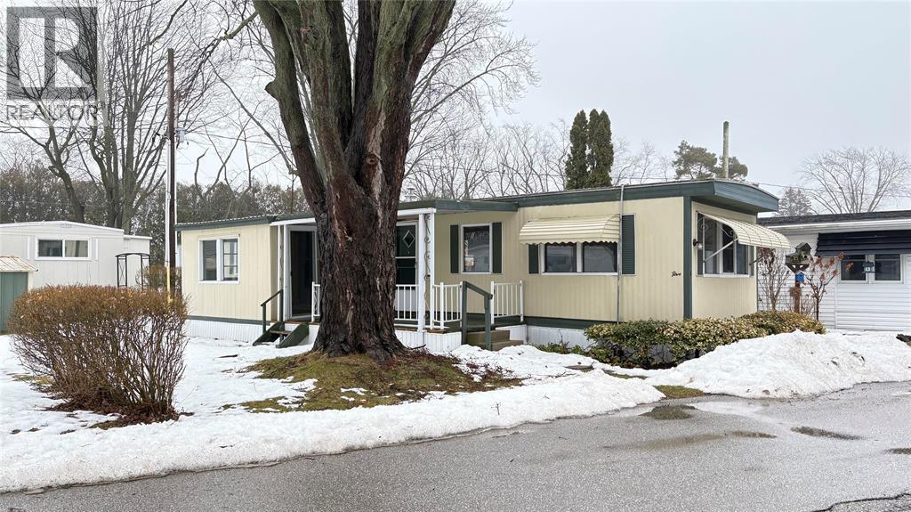 1940 London Line Unit# 5, Sarnia, Ontario  N7W 1B3 - Photo 2 - 26003287