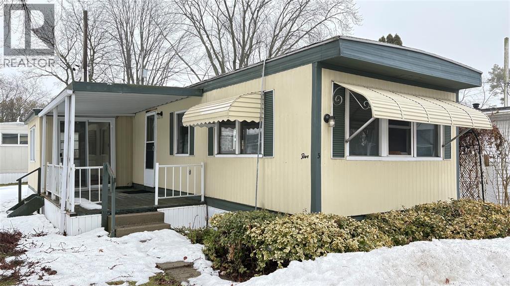 1940 London Line Unit# 5, Sarnia, Ontario  N7W 1B3 - Photo 3 - 26003287