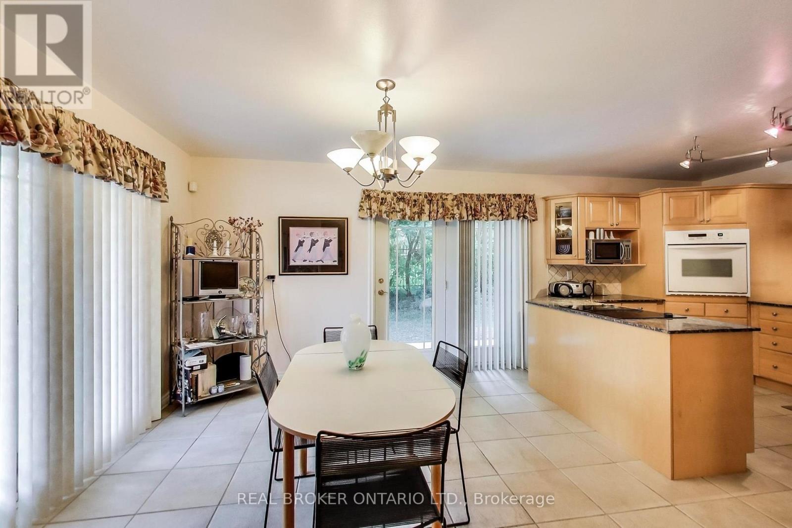 48 Silvergrove Road, Toronto, Ontario  M2L 2N6 - Photo 20 - C12803436