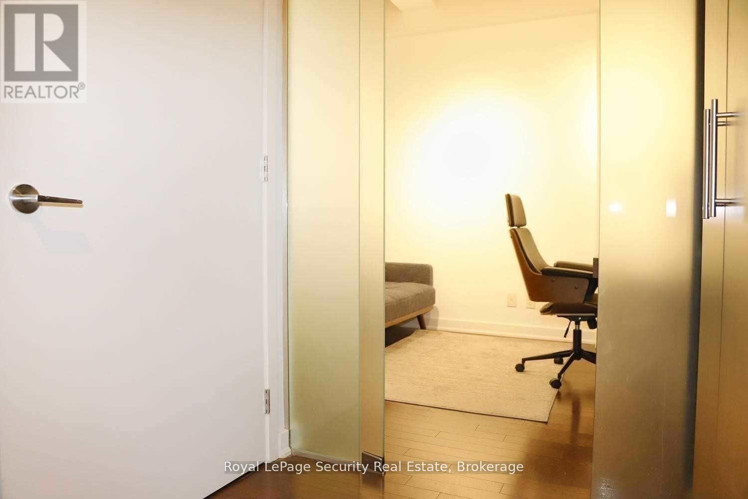 208 - 43 Hanna Avenue, Toronto, Ontario  M6K 1X1 - Photo 16 - C12803478