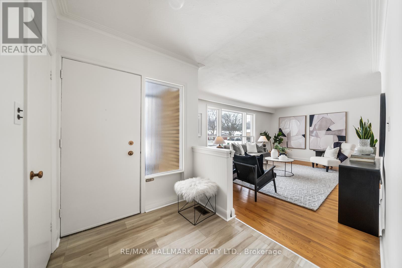 211 Newton Drive, Toronto, Ontario  M2M 2P2 - Photo 4 - C12803512