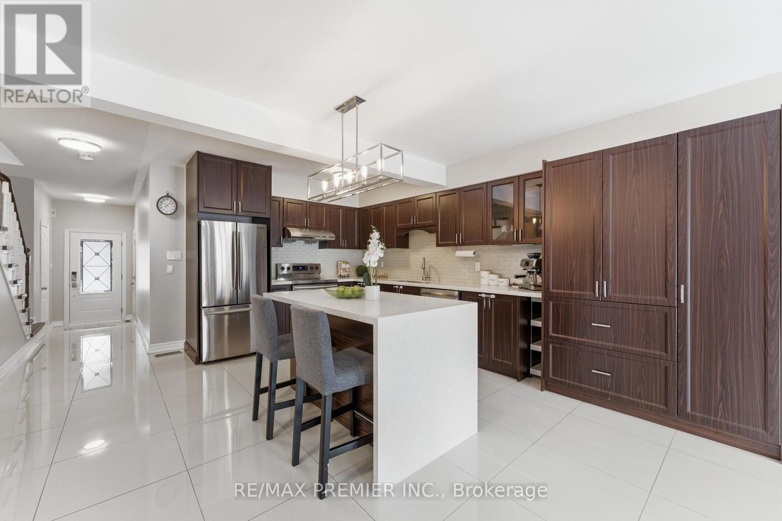 58 Martini Drive, Richmond Hill, Ontario  L4S 2T7 - Photo 3 - N12803516