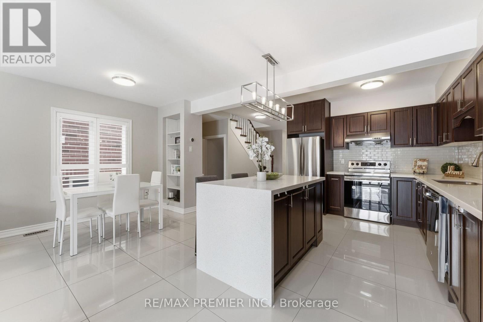 58 Martini Drive, Richmond Hill, Ontario  L4S 2T7 - Photo 4 - N12803516