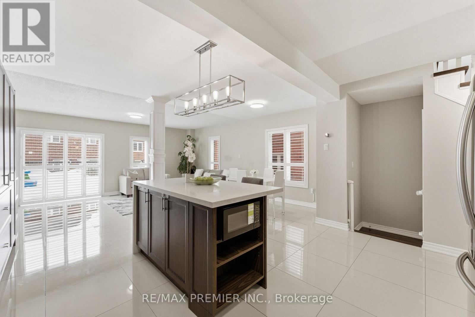 58 Martini Drive, Richmond Hill, Ontario  L4S 2T7 - Photo 5 - N12803516