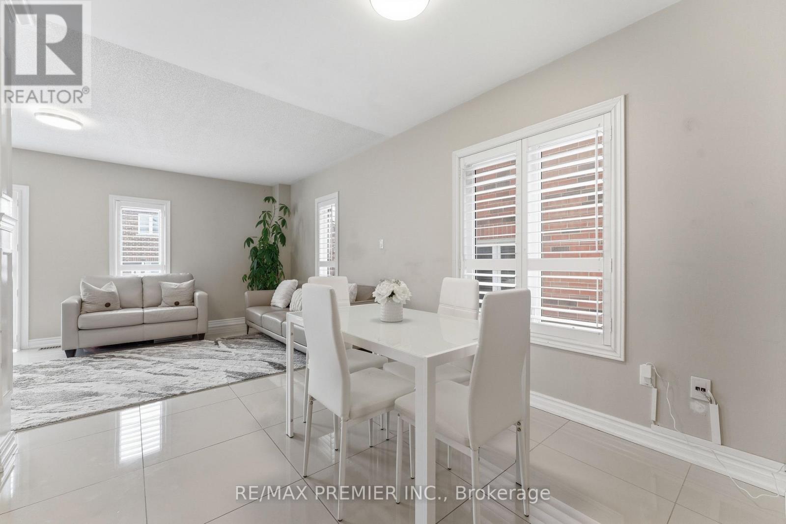 58 Martini Drive, Richmond Hill, Ontario  L4S 2T7 - Photo 7 - N12803516