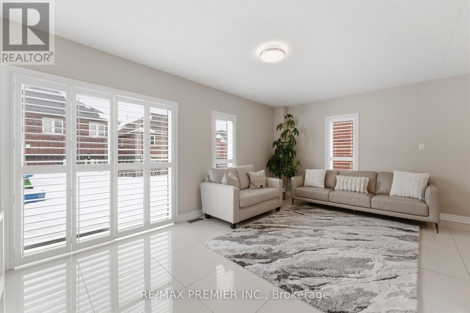 58 Martini Drive, Richmond Hill, Ontario  L4S 2T7 - Photo 8 - N12803516