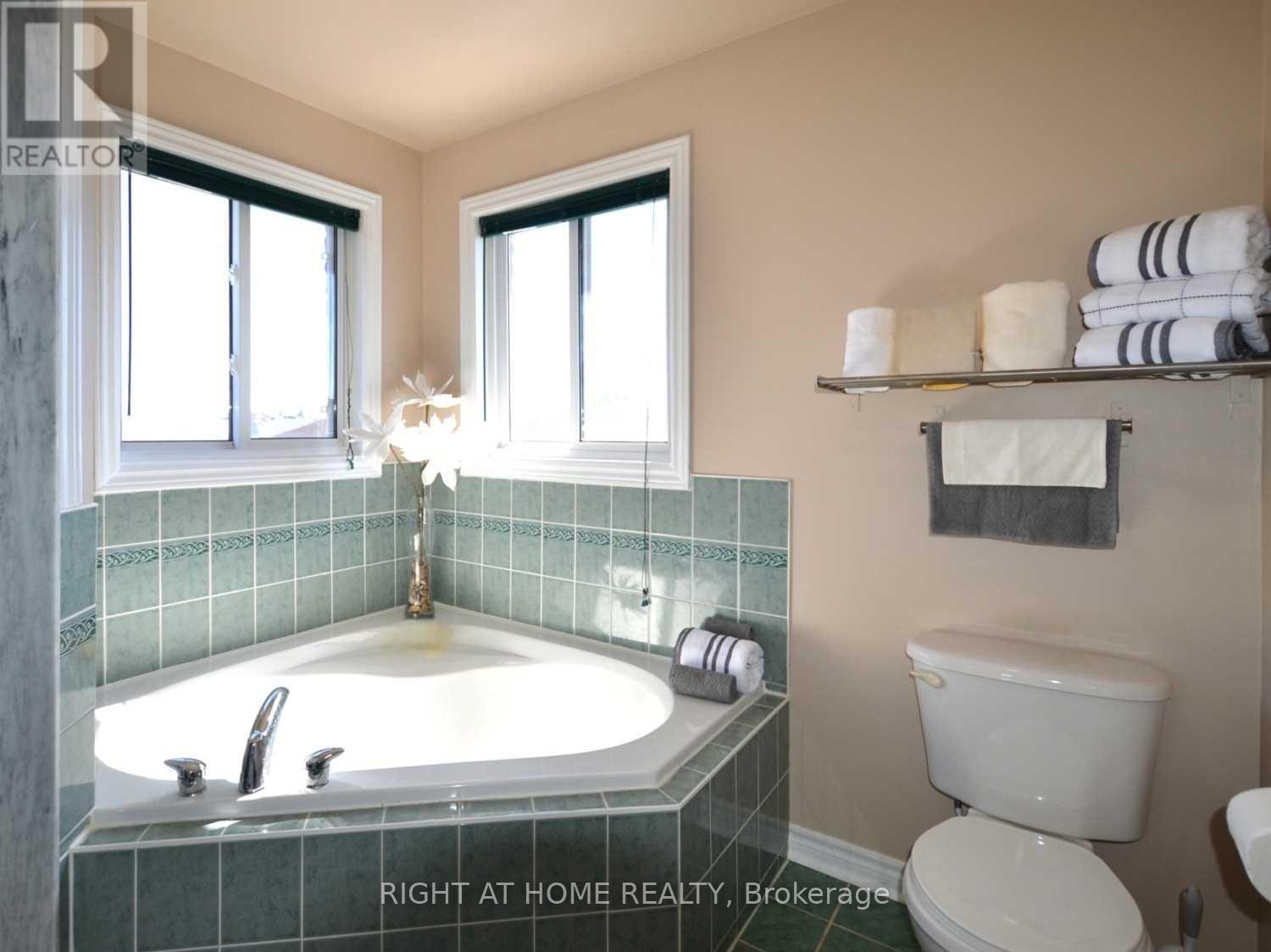 Upper Level - 129 Dean Avenue, Barrie (Painswick South), Ontario  L4N 0V6 - Photo 11 - S12803570