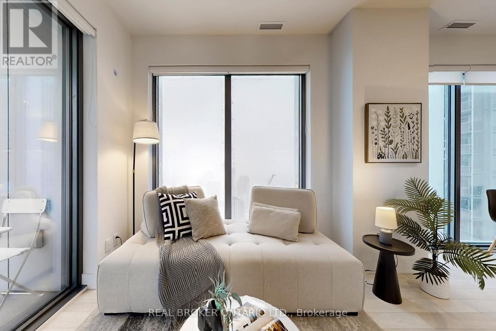 4103 - 8 Cumberland Street, Toronto, Ontario  M4W 0B6 - Photo 3 - C12802914