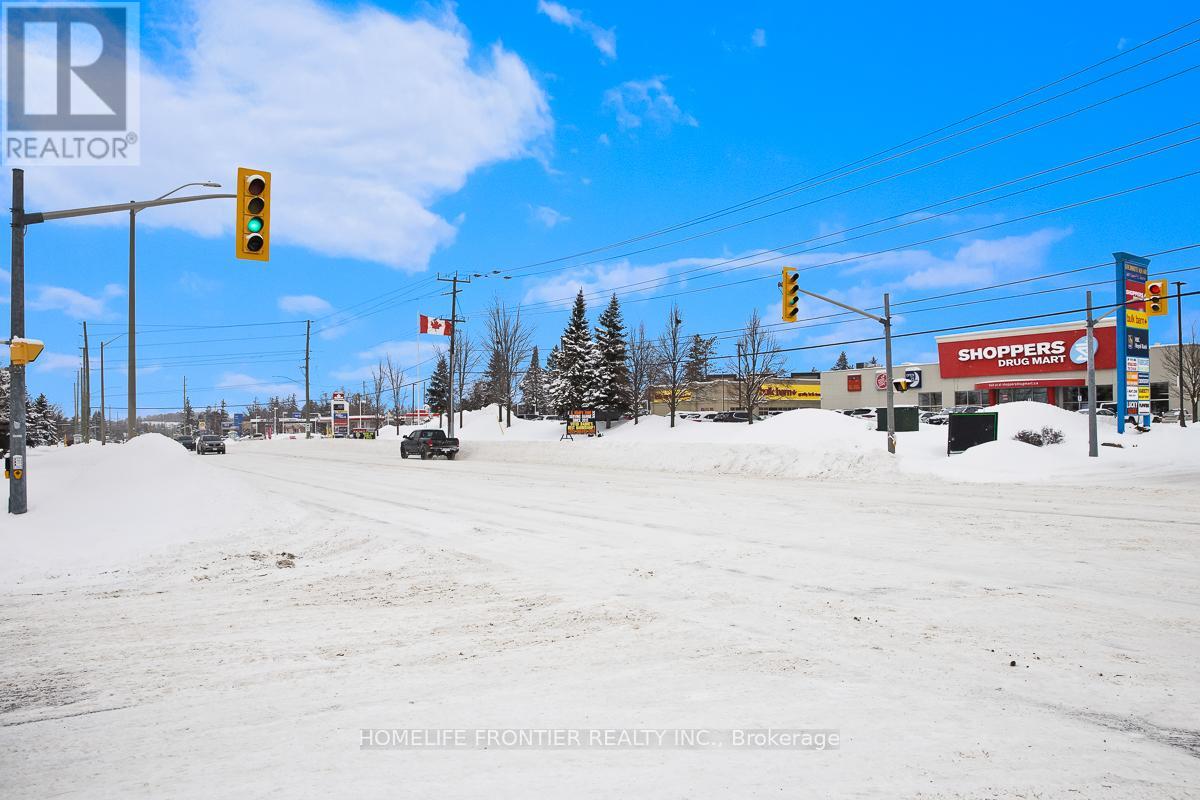 642 Yonge Street, Barrie (Painswick South), Ontario  L4N 4E6 - Photo 15 - S12730838