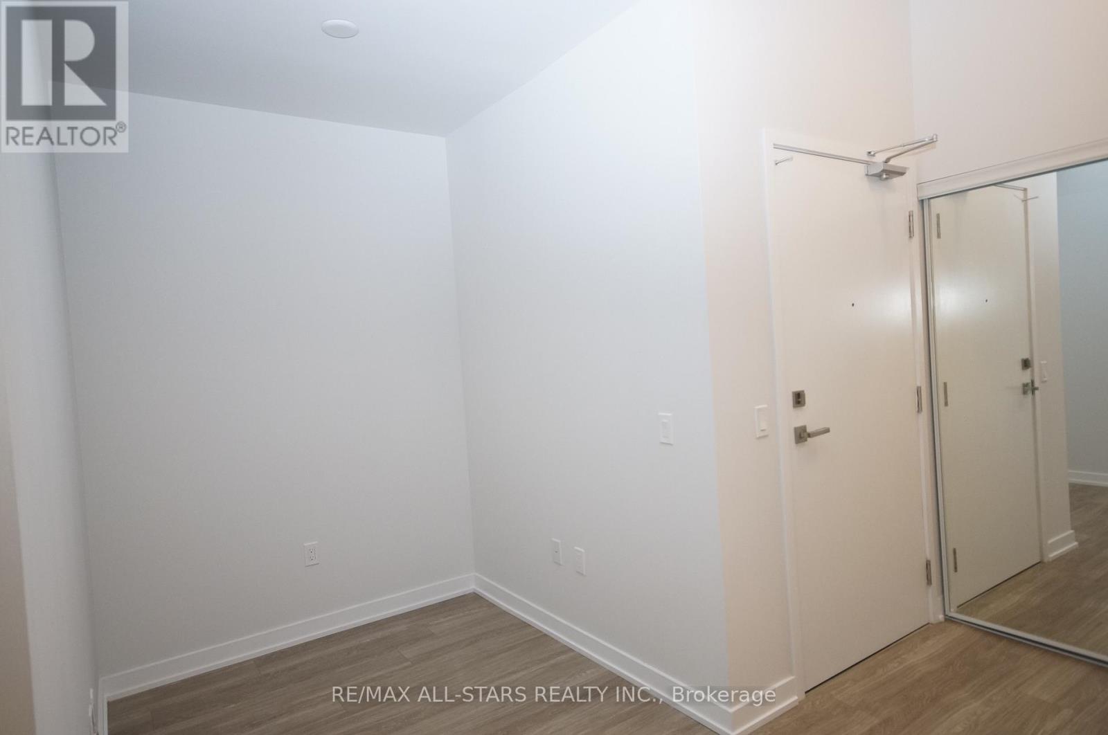 #301 - 4085 Parkside Village Drive W, Mississauga, Ontario  L5B 0K9 - Photo 11 - W12803426