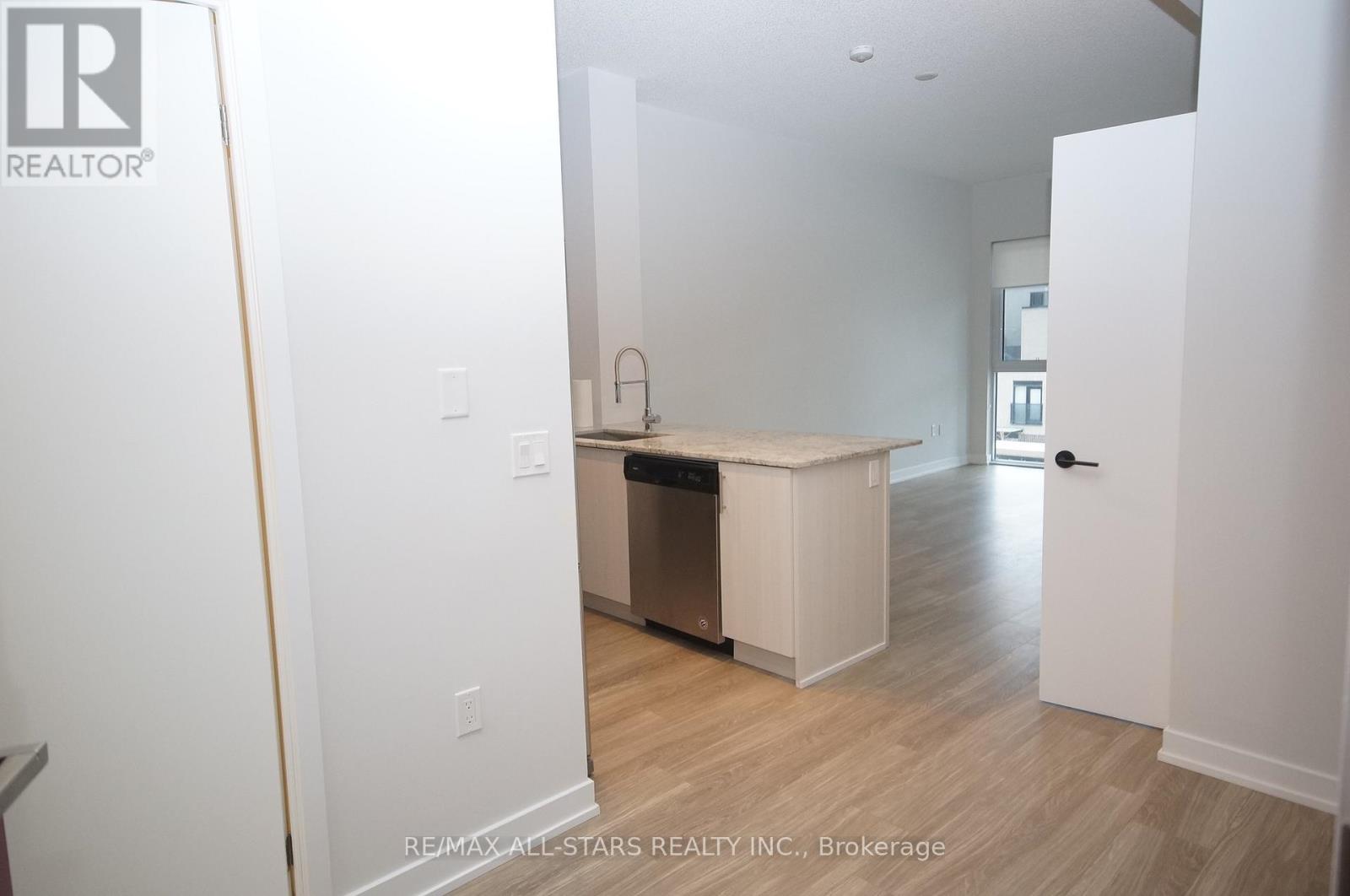 #301 - 4085 Parkside Village Drive W, Mississauga, Ontario  L5B 0K9 - Photo 3 - W12803426