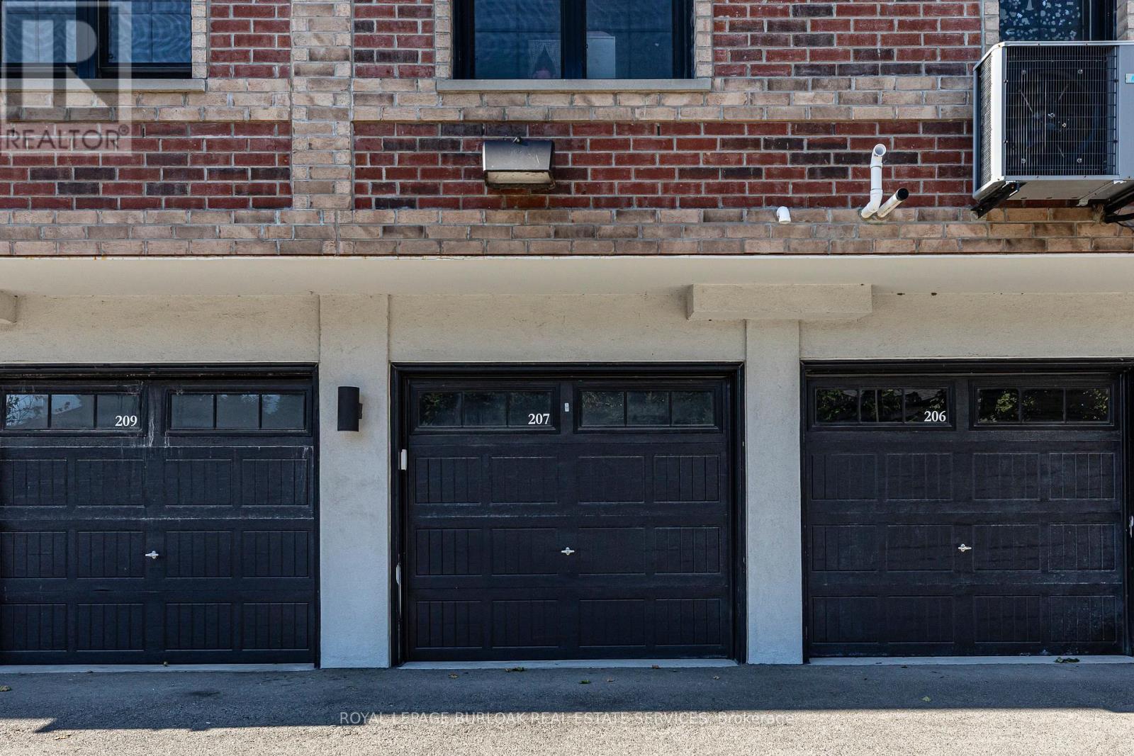 207 - 760 Lakeshore Road E, Mississauga, Ontario  L5E 1C7 - Photo 5 - W12803442