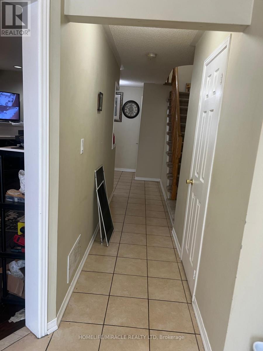 33 Revelstoke Place, Brampton (Sandringham-Wellington), Ontario  L6R 3G3 - Photo 10 - W12803450