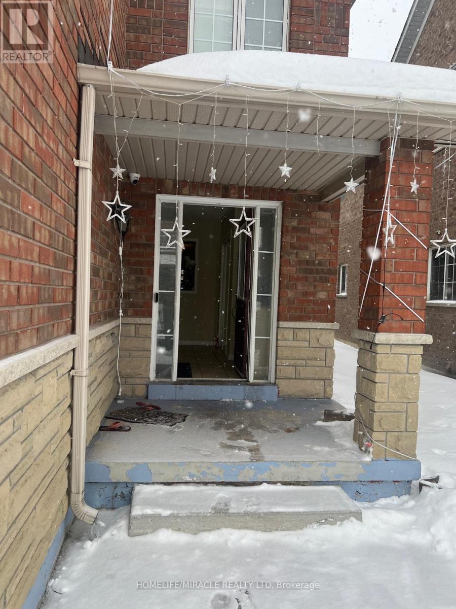 33 Revelstoke Place, Brampton (Sandringham-Wellington), Ontario  L6R 3G3 - Photo 2 - W12803450