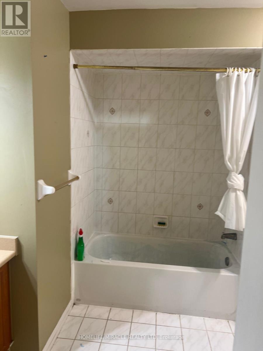 33 Revelstoke Place, Brampton (Sandringham-Wellington), Ontario  L6R 3G3 - Photo 25 - W12803450