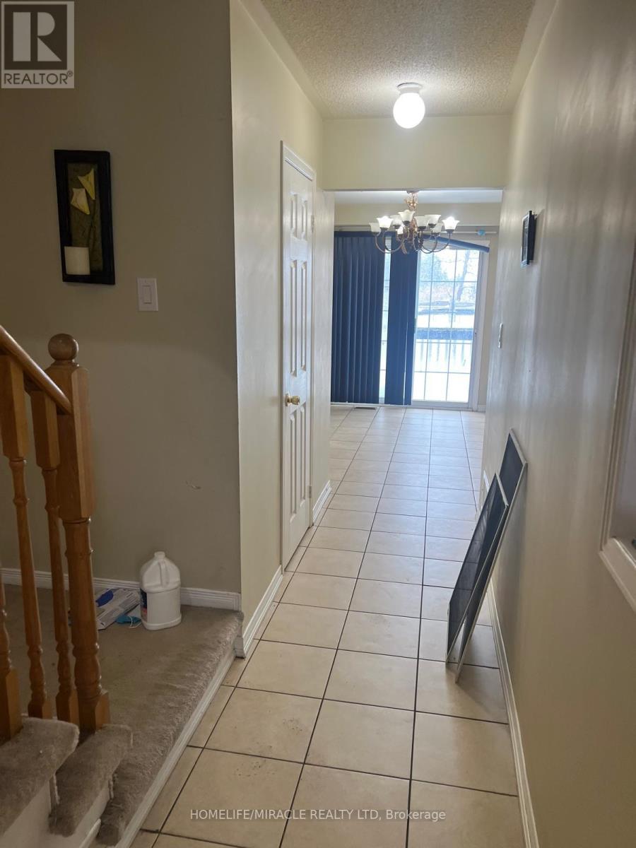 33 Revelstoke Place, Brampton (Sandringham-Wellington), Ontario  L6R 3G3 - Photo 3 - W12803450