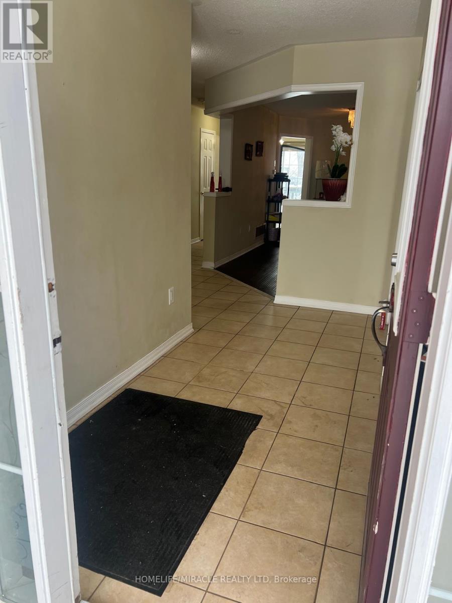 33 Revelstoke Place, Brampton (Sandringham-Wellington), Ontario  L6R 3G3 - Photo 4 - W12803450