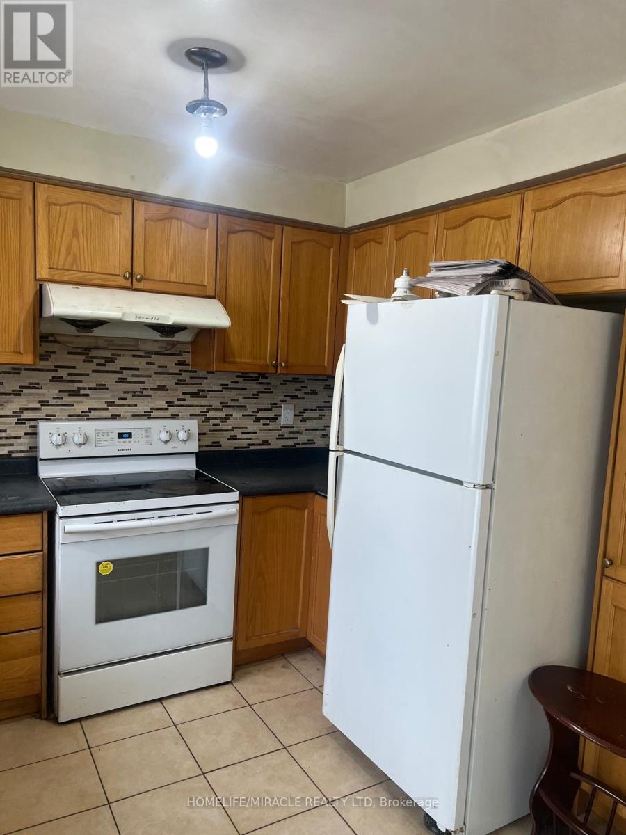 33 Revelstoke Place, Brampton (Sandringham-Wellington), Ontario  L6R 3G3 - Photo 8 - W12803450