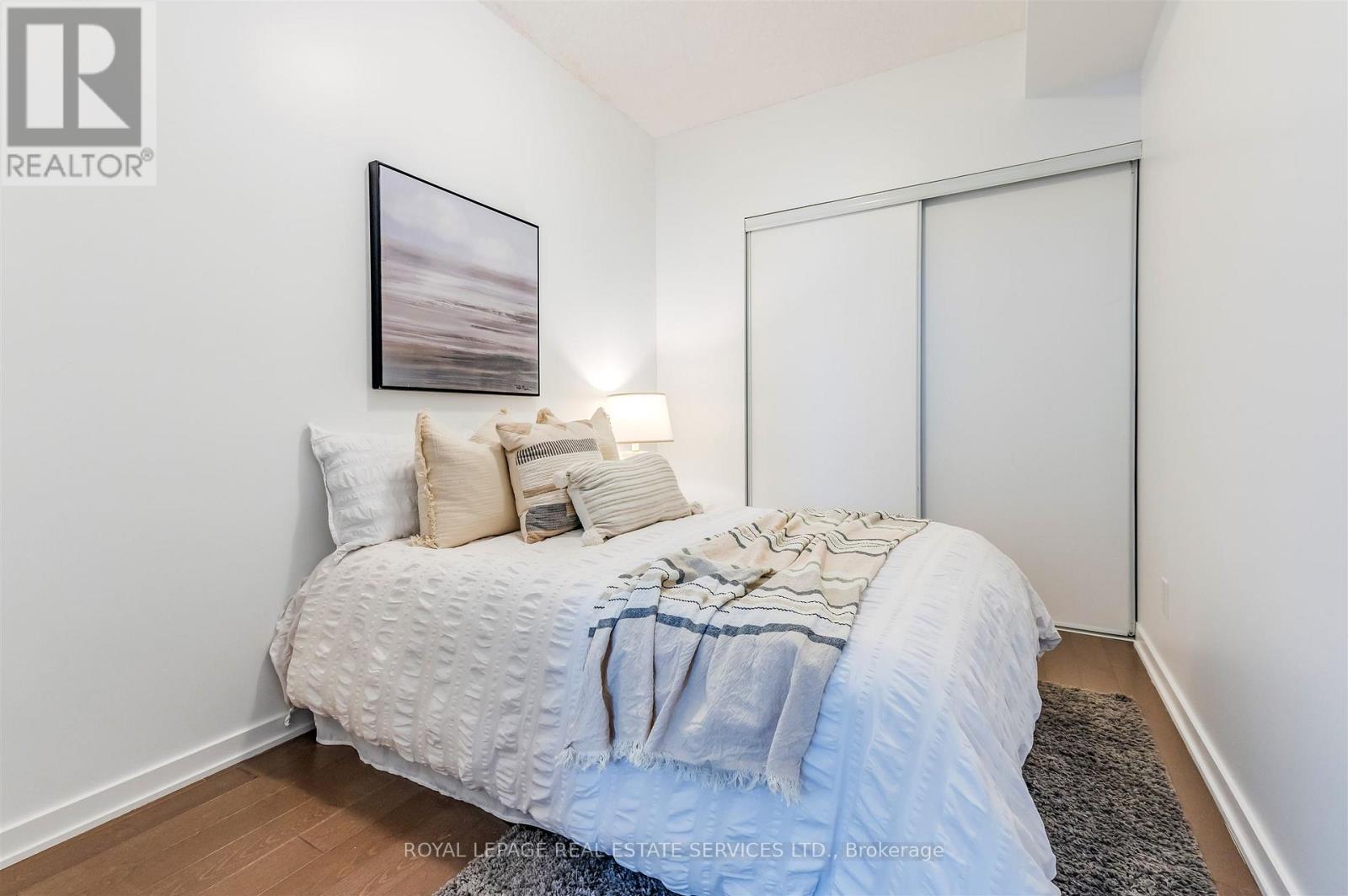 2012 - 105 The Queensway Avenue, Toronto, Ontario  M6S 5B5 - Photo 12 - W12803494