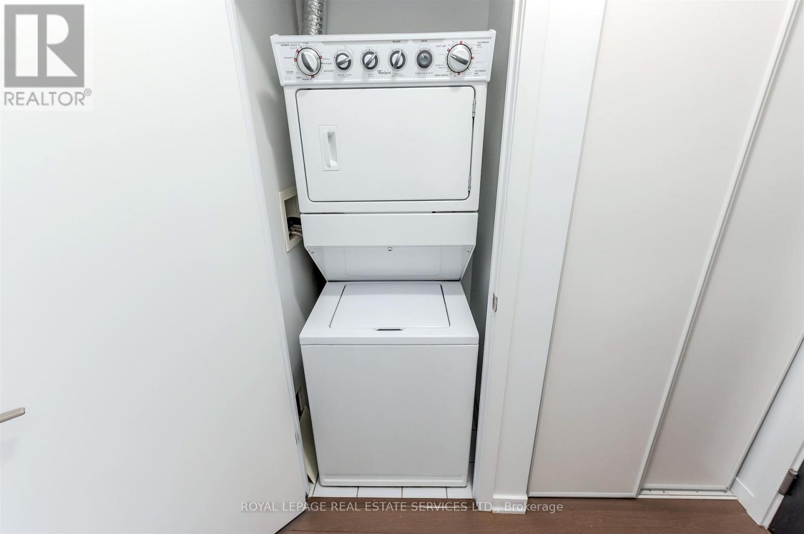 2012 - 105 The Queensway Avenue, Toronto, Ontario  M6S 5B5 - Photo 17 - W12803494