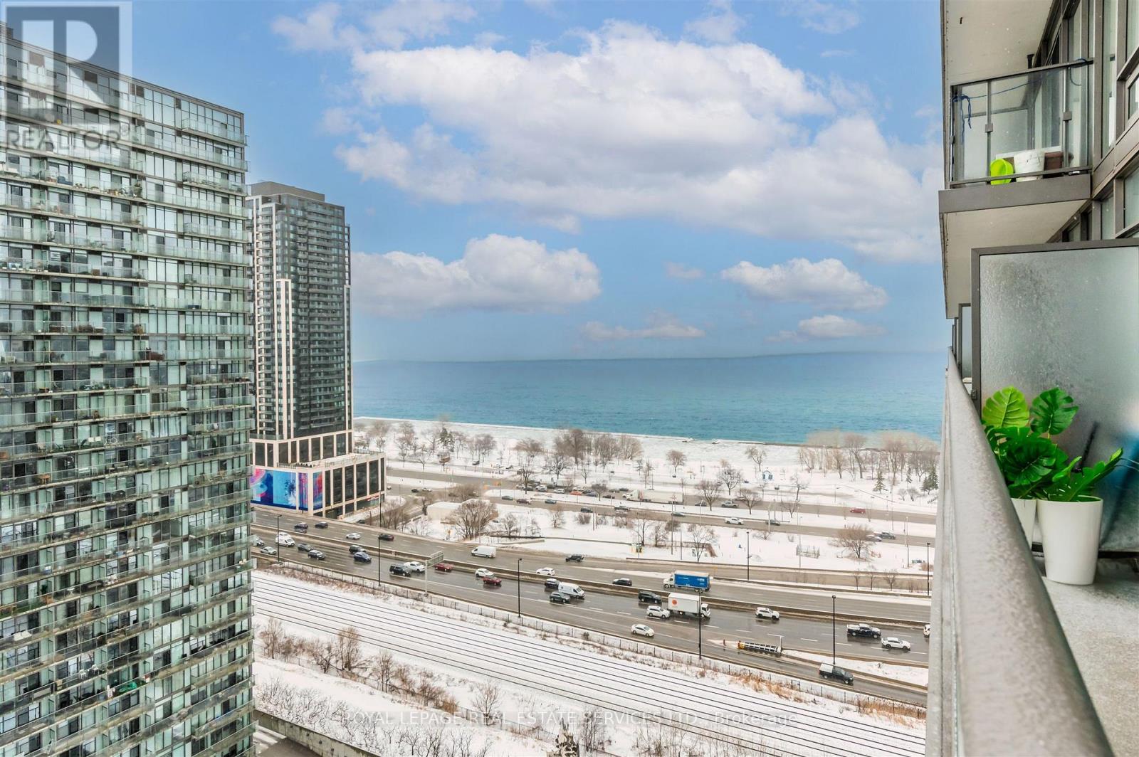 2012 - 105 The Queensway Avenue, Toronto, Ontario  M6S 5B5 - Photo 18 - W12803494