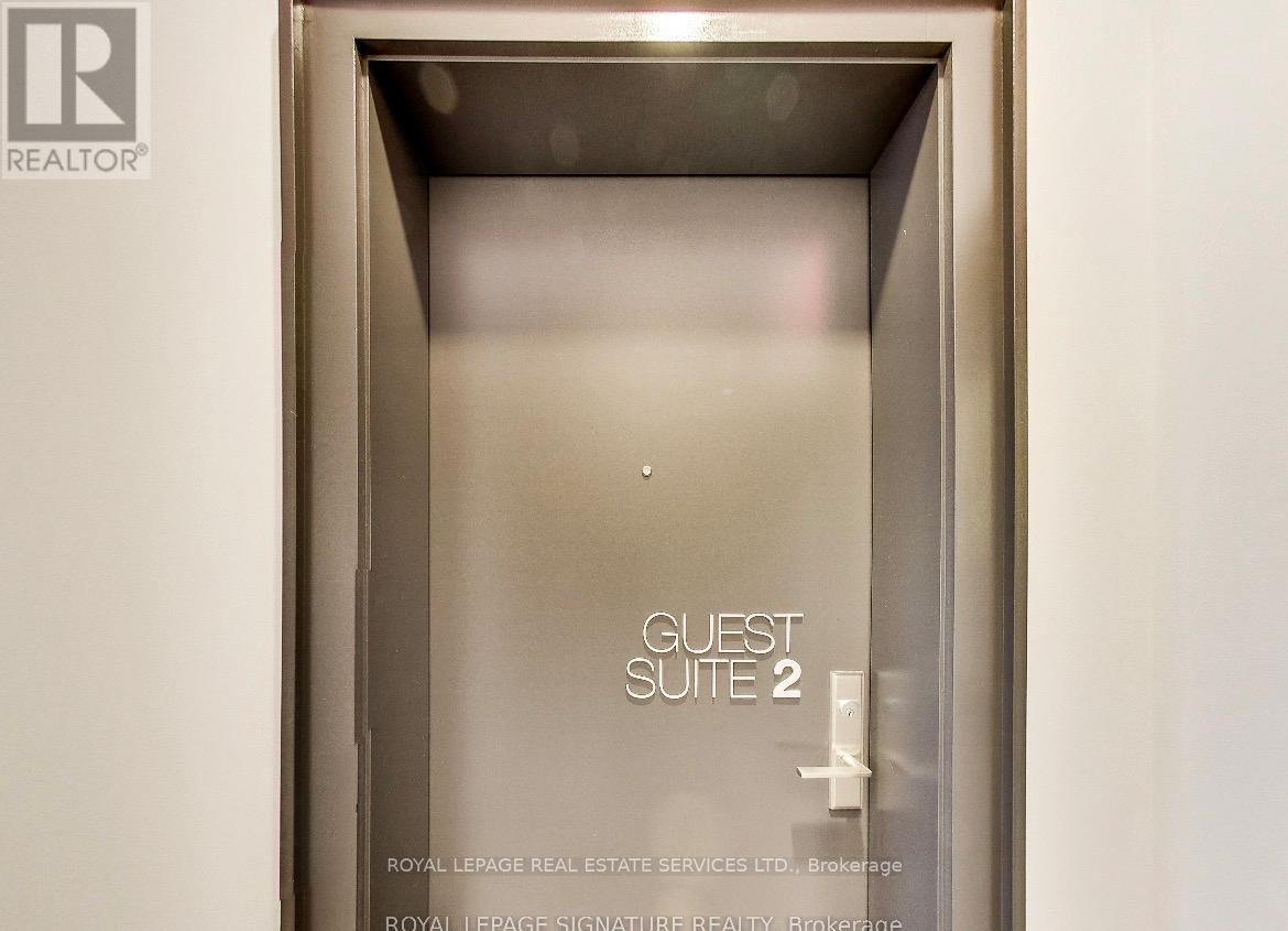 2012 - 105 The Queensway Avenue, Toronto, Ontario  M6S 5B5 - Photo 21 - W12803494