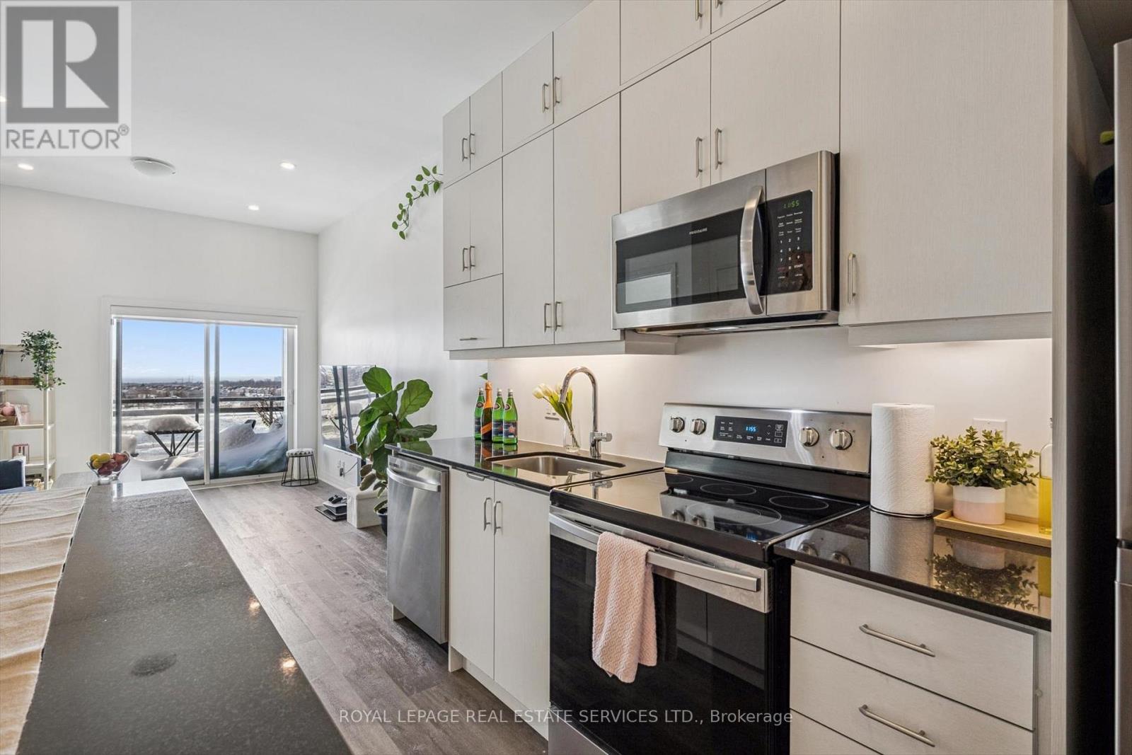 621 - 102 Grovewood Common, Oakville, Ontario  L6H 0X2 - Photo 10 - W12803496