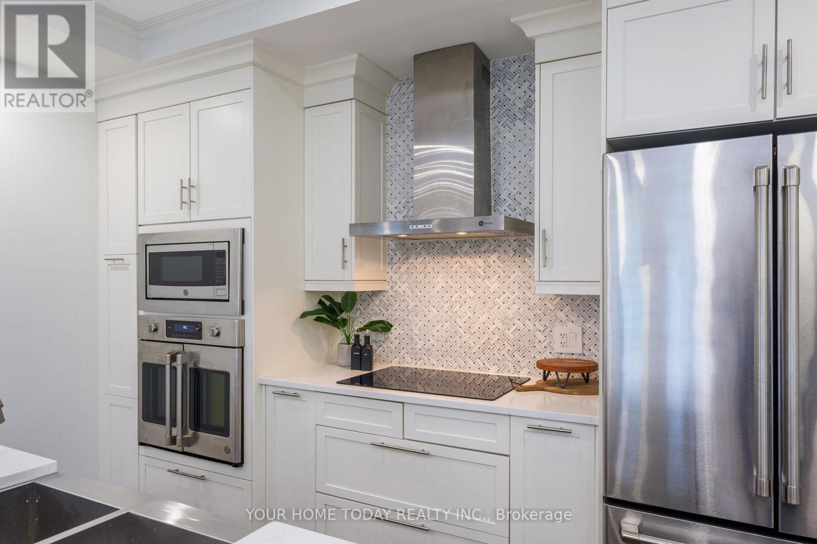 15 Queen Street, Halton Hills, Ontario  L7G 2E3 - Photo 16 - W12803504