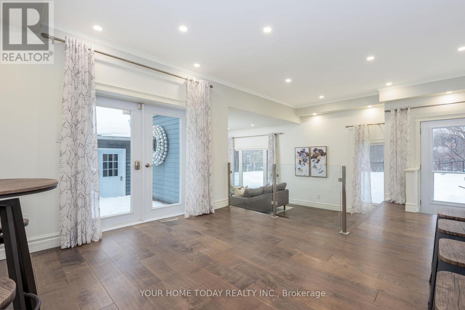 15 Queen Street, Halton Hills, Ontario  L7G 2E3 - Photo 18 - W12803504