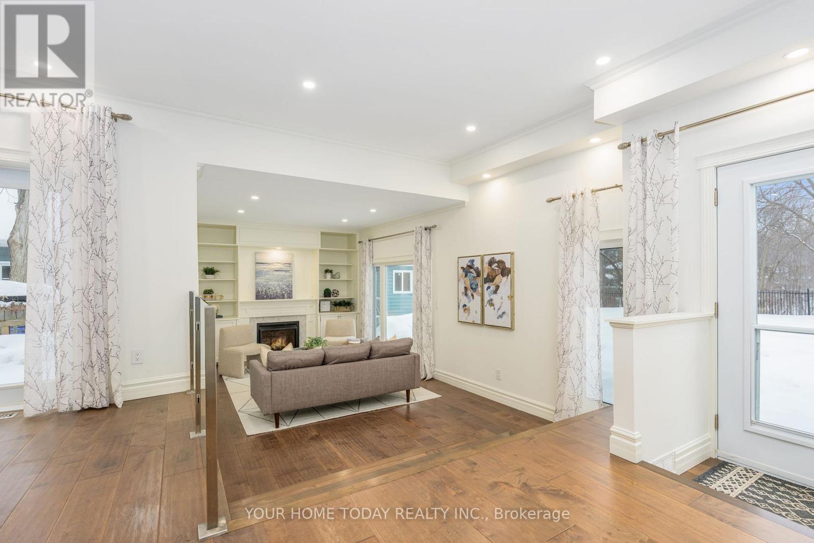 15 Queen Street, Halton Hills, Ontario  L7G 2E3 - Photo 19 - W12803504