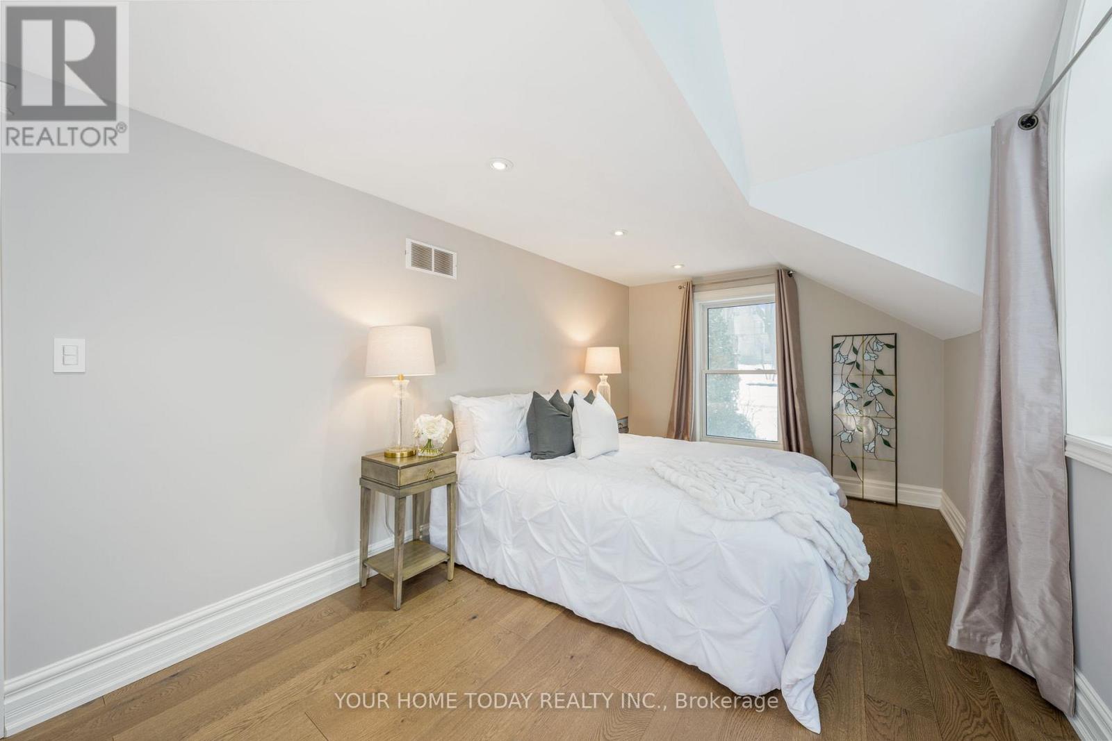 15 Queen Street, Halton Hills, Ontario  L7G 2E3 - Photo 31 - W12803504